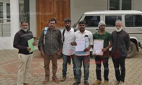 காணாமல் போன நீரோடையை கண்டுபிடித்து தரக்கோரி கலெக்டரிடம் மனு