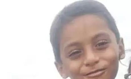 மோட்டார்சைக்கிள் மீது வேன் மோதல்; 7 வயது சிறுவன் பலி