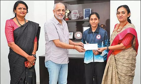 உலக பல்கலைக்கழக விளையாட்டு போட்டிக்கு எம்.ஓ.பி.வைஷ்ணவா கல்லூரி வீராங்கனை திவ்யா தேர்வு