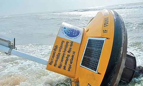 மாமல்லபுரம் கடற்கரையில் ரேடார் கருவி கரை ஒதுங்கியதால் பரபரப்பு