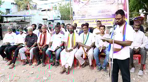 தூத்துக்குடியில் விடுதலை சிறுத்தைகள் கட்சியினர் தெருமுனை கண்டன கூட்டம்