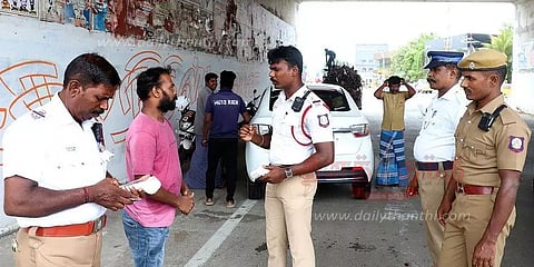 வேனில் 41 மாணவர்களை ஏற்றி வந்த டிரைவருக்கு அபராதம் நாகர்கோவிலில் போலீசார் அதிரடி நடவடிக்கை