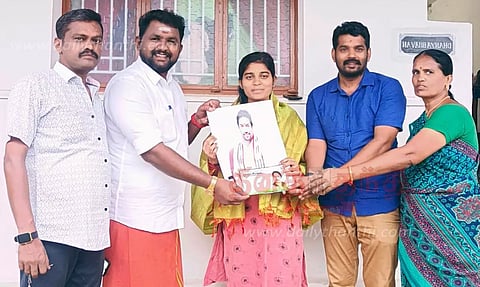 ராமநாதபுரத்தை சேர்ந்த மாணவி மேற்படிப்புக்கு நிதியுதவி