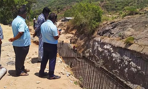 காண்டூர் கால்வாயை புதுப்பிக்கும் பணி மும்முரம்