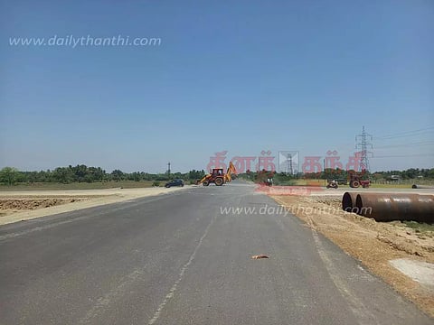 தேசிய நெடுஞ்சாலையின் மையப்பகுதியில் ரவுண்டானா அமைக்க வேண்டும்