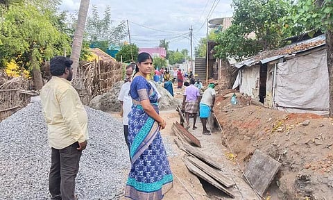 ரிஷிவந்தியத்தில் கழிவுநீர் கால்வாய் அமைக்கும் பணி: ஒன்றியக்குழு தலைவர் ஆய்வு