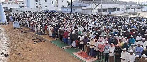 பள்ளி வாசல்களில் சிறப்பு தொழுகை