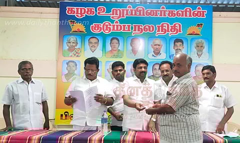 மறைந்த தி.மு.க.வினர் 69 பேரின் குடும்பத்தினருக்கு குடும்பநல நிதி