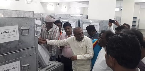 800 மின்னணு வாக்குப்பதிவு எந்திரங்கள் அனுப்பி வைப்பு