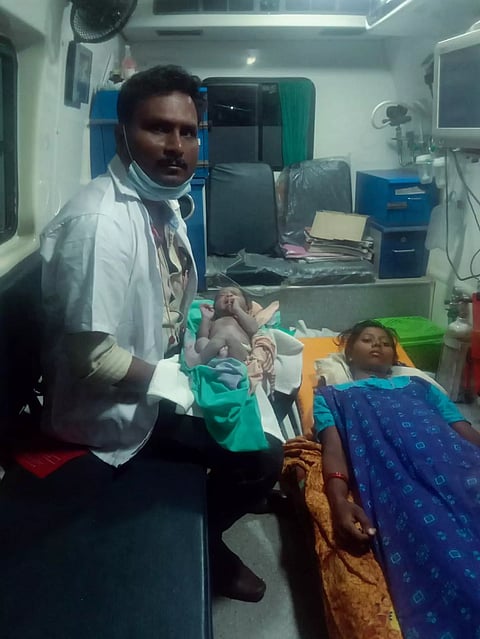 ஆம்புலன்சில் குவா குவா