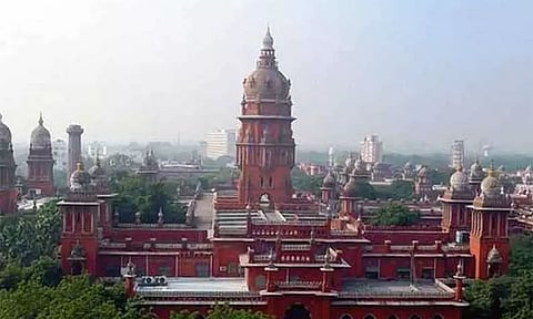 6 ஆண்டுகளாக சமையல்காரருக்கு சம்பளம் வழங்காத வழக்கு - சிறப்பு தாசில்தாருக்கு 2 ஆண்டுகள் சிறை