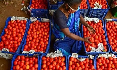கோயம்பேடு காய்கறி சந்தையில் மீண்டும் தக்காளி விலை கிடுகிடு உயர்வு..!