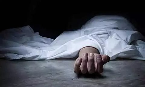 இறந்த தாயின் பிணத்துடன் தூங்கிய குழந்தைகள்