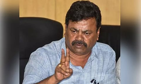 பா.ஜனதா தலைவர் நளின்குமார் கட்டீல் ராஜினாமா செய்து இருக்க வேண்டும்- ரேணுகாச்சார்யா பரபரப்பு பேட்டி