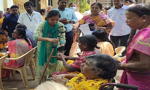 கிணத்துக்கடவில் மாற்றுத்திறனாளிகளுக்கான சிறப்பு குறைதீர்ப்பு முகாம்