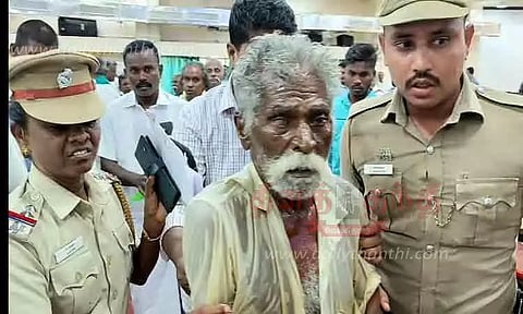 சிவகங்கை கலெக்டர் அலுவலகத்தில் முதியவர் தீக்குளிக்க முயற்சி