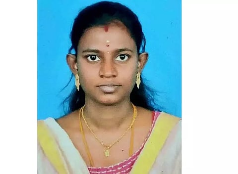 திண்டிவனத்தில்தூக்குப்போட்டு பெண் சாவுஅதிர்ச்சியில் கணவர் மயக்கம்