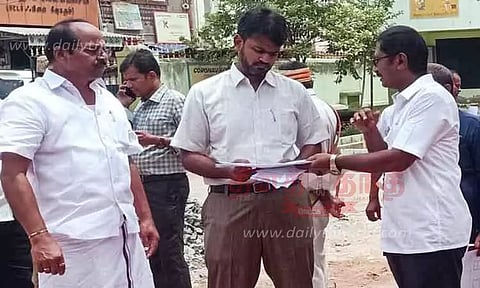 கோபி பஸ் நிலையத்தில் திடீர் ஆய்வு பழுதடைந்த குடிநீர் குழாய்களை மாற்ற அதிகாரிகளுக்கு கலெக்டர் உத்தரவு