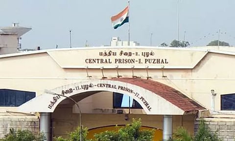 புழல் சிறையில் கைதிகளுக்கு இடையே பயங்கர மோதல்; 2 பேர் படுகாயம்