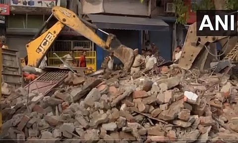 டெல்லியின் பஜன்புரா பகுதியில் பலத்த பாதுகாப்புடன் ஆக்கிரமிப்புகள் அகற்றம்..!!