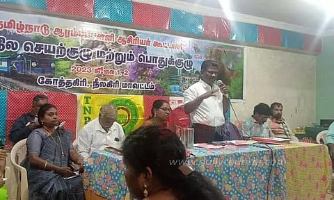 இடைநிலை ஆசிரியர்களுக்கு காலமுறை ஊதியம்