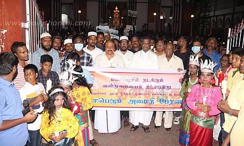 புதுவையில் மும்மதத்தினர் அமைதி ஊர்வலம்