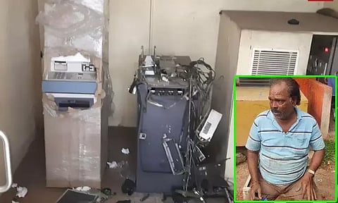 விறகு வெட்டும் கோடாரியால் ஏடிஎம் இயந்திரத்தை அடித்து நொறுக்கிய நபர் - வேலூரில் பரபரப்பு