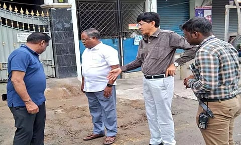 சைதாப்பேட்டை அருகே நடைபாதையில் ஆழ்துளை கிணறு அமைத்தவர் மீது மாநகராட்சி நடவடிக்கை