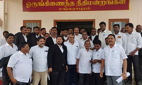 கோர்ட்டு புறக்கணிப்பு