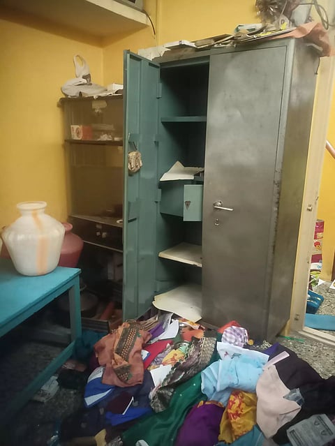 ரூ.1½ லட்சம் நகை, வெள்ளி பொருட்கள் திருட்டு