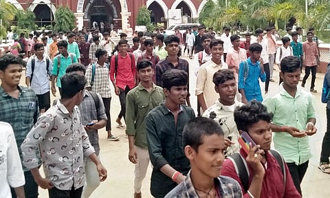 அரசு கலைக்கல்லூரிகளில் முதலாமாண்டு வகுப்புகள் தொடங்கியது