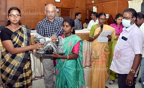 பயனாளிகளுக்கு நலத்திட்ட உதவிகள்