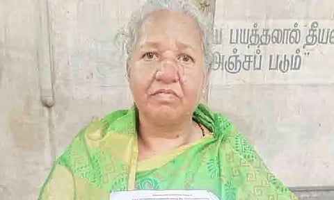 51 வயதில் 10-ம் வகுப்பு தேர்வு எழுதிய சத்துணவு பெண் ஊழியர்