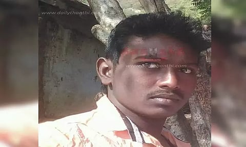 திருச்செங்கோட்டில் வாலிபரை அடித்துக்கொன்று உடல் குட்டையில் வீச்சுபோலீஸ் நிலையத்தில் 5 பேர் சரண்