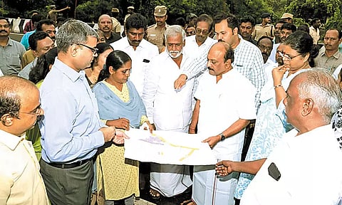 செங்கல்பட்டு மாவட்டம் வெண்பாக்கத்தில் ரூ.40 கோடியில் புதிய பஸ் நிலையம் - அமைச்சர்கள் தா.மோ.அன்பரசன், சேகர்பாபு ஆய்வு