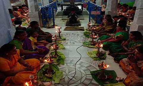 ஆறுமுகநேரி சோமநாத சுவாமி கோவிலில் திருவிளக்கு பூஜை