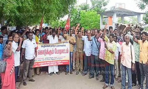 மனு கொடுக்கும் போராட்டம்