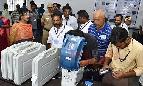 மின்னணு வாக்குப்பதிவு எந்திரங்கள் சரிபார்ப்பு பணிகள் தொடக்கம்