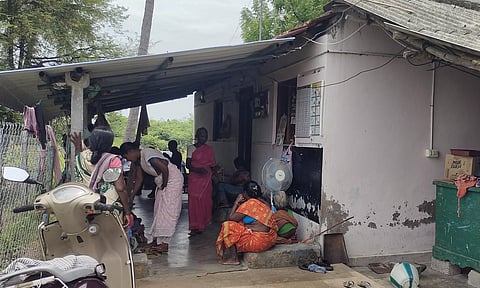 நிதிநிறுவன ஊழியர் வீட்டில் ரூ.6 லட்சம் நகைகள் கொள்ளை