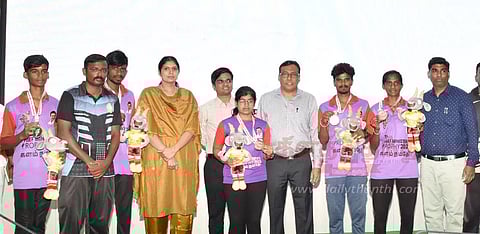 முதல்-அமைச்சர் கோப்பை விளையாட்டு போட்டிகளில் வென்றவீரர், வீராங்கனைகளுக்கு கலெக்டர் பாராட்டு