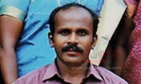 மாணவனுக்கு பாலியல் தொல்லை கொடுத்த ஆசிரியர் பணியிடை நீக்கம்