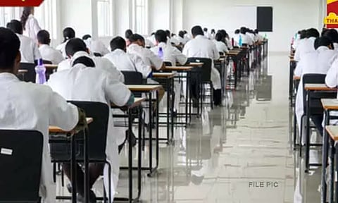 தமிழகத்தில் உள்ள அரசு மருத்துவ கல்லூரிகளில் மாணவர்கள் சேர்க்கைக்கான கல்வி கட்டணம் உயர்வு