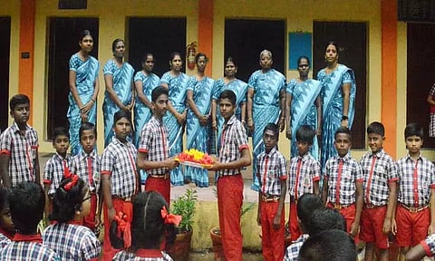 தூத்துக்குடி பள்ளிக்கூடத்தில் குரு பூர்ணிமா கொண்டாட்டம்