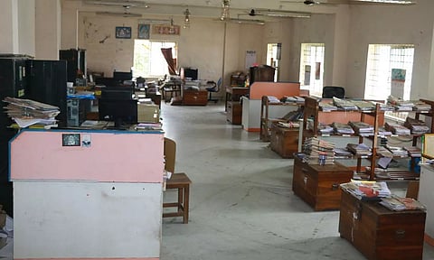 10 அம்ச கோரிக்கைகளை வலியுறுத்திவணிக வரித்துறையினர் தற்செயல் விடுப்பு போராட்டம்வரி வருவாய் ஈட்டுதல் பணி பாதிப்பு