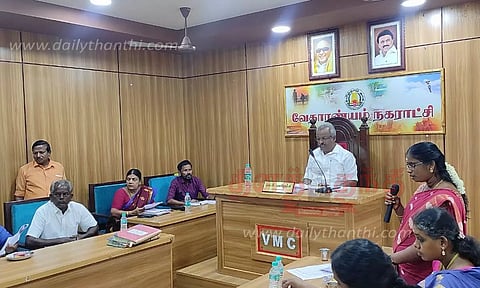 வேதாரண்யத்தில் சாலை மேம்பாட்டு பணிகள் 3 மாதங்களுக்குள் நிறைவடையும்- நகரசபை தலைவர்