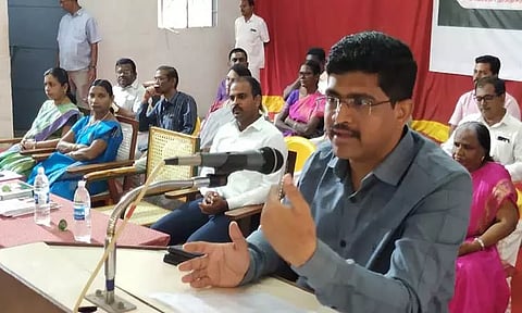 கோவில்பட்டி பள்ளியில் உயர்கல்வி வழிகாட்டல் நிகழ்ச்சி