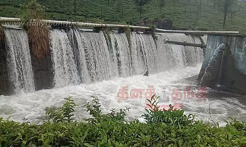 தொடர் மழையால் நீர்நிலைகளில் வெள்ளப்பெருக்கு