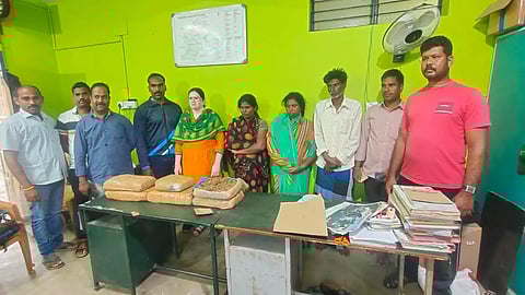 ஆந்திராவில் இருந்து சூளகிரிக்கு பஸ்சில் கஞ்சா கடத்திய பெண்கள் உள்பட 3 பேர் கைது