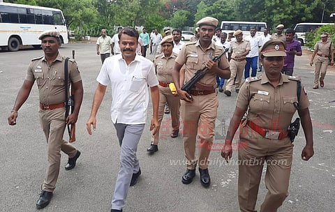 நாமக்கல் கோர்ட்டில் யுவராஜ் ஆஜர்