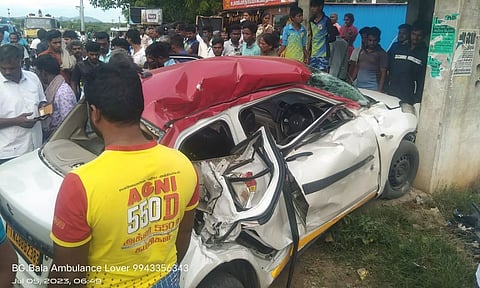 வங்கி அதிகாரி உள்பட 4 பேர் பலி